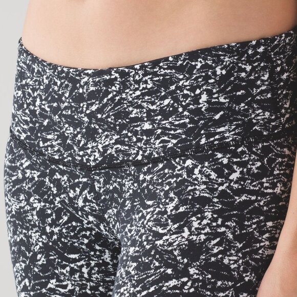 Lululemon Wunder Under Crop III (21") Iced Wave White Black NEW WITH TAGS Size 8 - Picture 1 of 7